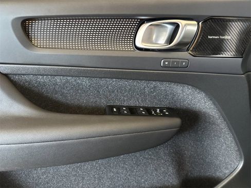 Certified 2021 Volvo XC40 T5 R-Design image 10