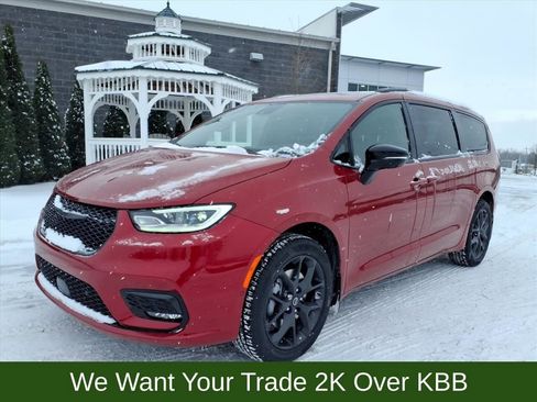 New 2026 Chrysler Pacifica Limited w/ S Appearance Package AWD/4WD image 2