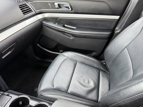 Used 2017 Ford Explorer XLT w/ Equipment Group 202A image 21