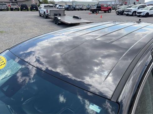 Used 2023 Chrysler Pacifica Touring-L FWD image 11