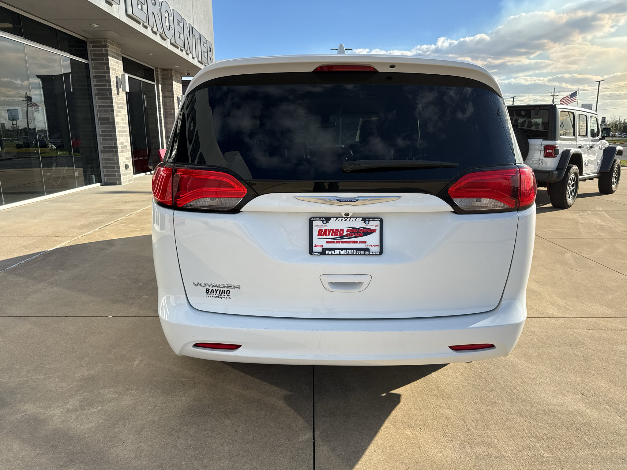 Used 2020 Chrysler Voyager Lxi FWD image 6
