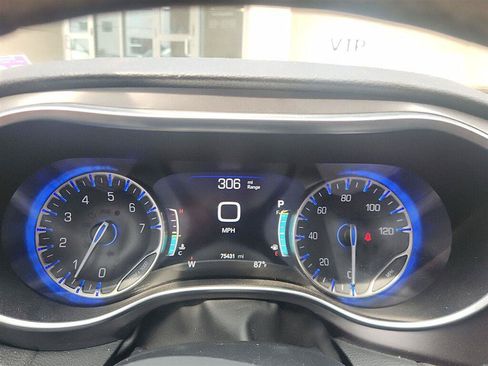 Used 2017 Chrysler Pacifica Limited w/ UConnect Theater Package FWD image 22