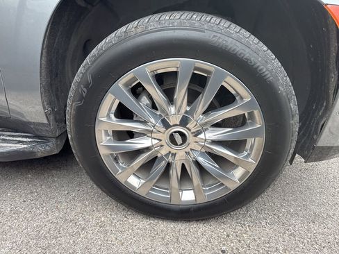 Used 2023 Cadillac Escalade Premium Luxury image 3