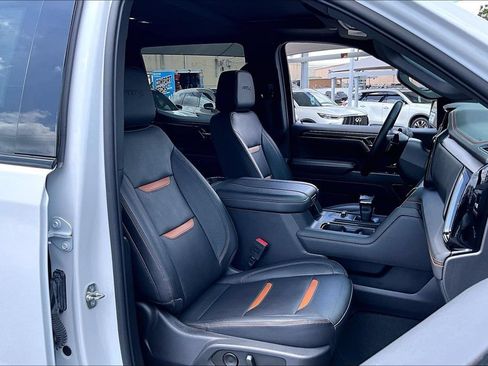 Used 2024 GMC Sierra 1500 AT4 w/ Technology Package AWD/4WD image 10
