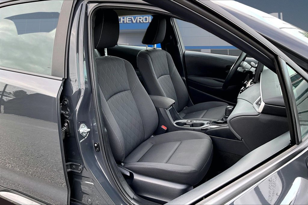 Used 2025 Toyota Corolla LE w/ Convenience Package FWD image 33