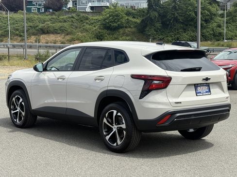 New 2026 Chevrolet Trax RS w/ Driver Confidence Package FWD image 3