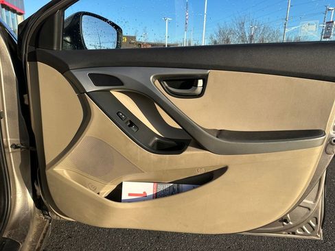 Used 2016 Hyundai Elantra SE image 16