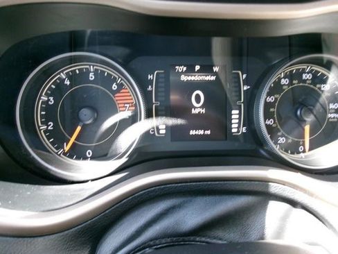 Used 2016 Jeep Cherokee Latitude w/ Cold Weather Group AWD/4WD image 16