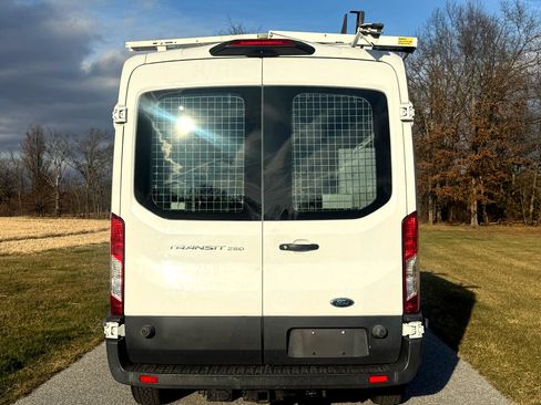 Used 2018 Ford Transit 250 148 Medium Roof image 10