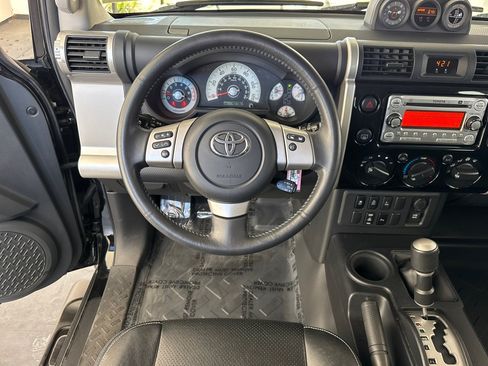Used 2014 Toyota FJ Cruiser 4WD w/ Upgrade Package image 30