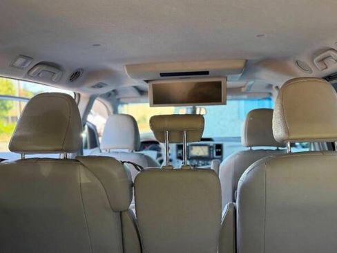 Used 2012 Toyota Sienna XLE w/ Premium Pkg FWD image 1