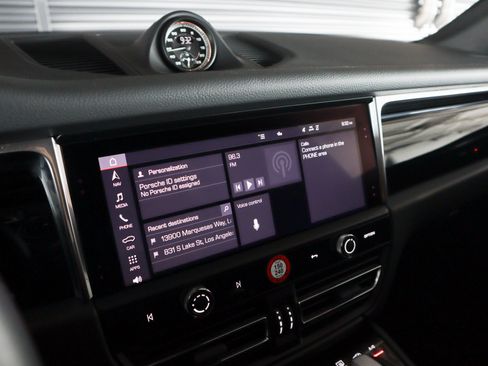 Certified 2026 Porsche Macan AWD/4WD image 24