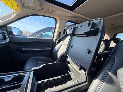 Used 2022 Ford Expedition XLT image 31