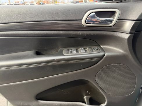 Used 2022 Jeep Grand Cherokee Laredo X image 35