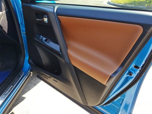 Used 2017 Toyota RAV4 SE image 41