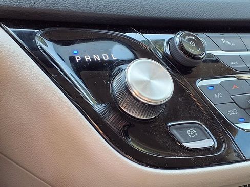 Used 2023 Chrysler Pacifica Touring-L FWD image 25