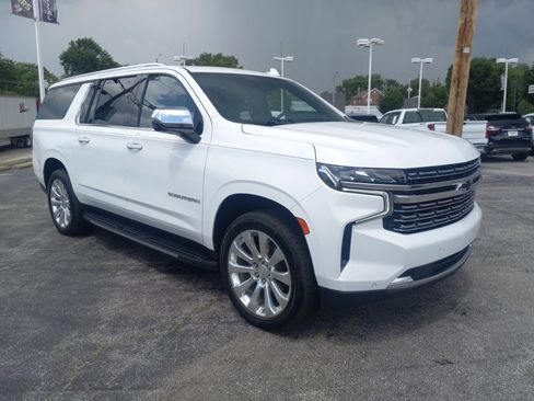 Used 2021 Chevrolet Suburban Premier w/ Premium Package AWD/4WD image 3