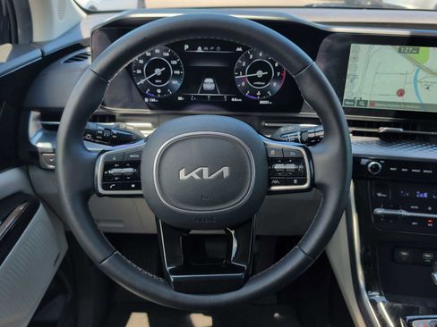 Used 2023 Kia Carnival SX Prestige FWD image 11