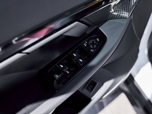 Used 2026 BMW 550e xDrive image 31