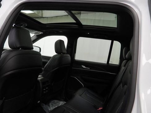 New 2026 Jeep Grand Cherokee Limited w/ Limited Altitude Package image 19