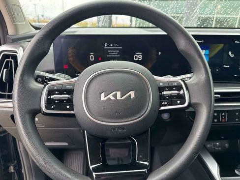 Used 2025 Kia Sorento LX image 28