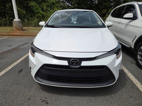 Used 2024 Toyota Corolla LE FWD image 2