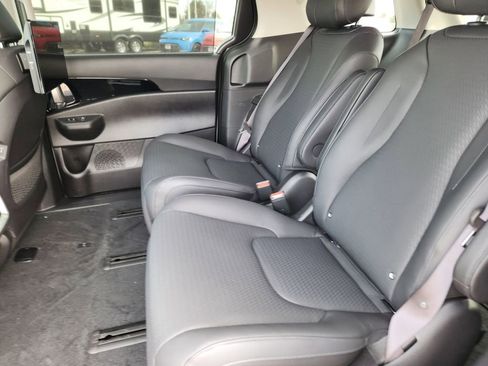 Certified 2025 Kia Carnival SX Prestige FWD image 15