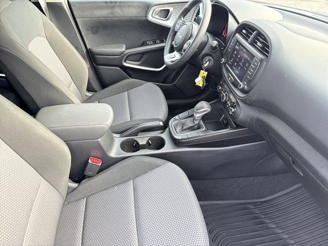 Used 2025 Kia Soul LX w/ LX Technology Package FWD image 21