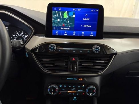 Used 2022 Ford Escape SE w/ SE Sport Appearance Package image 29