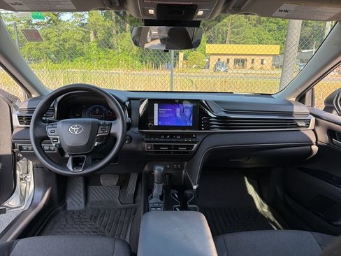 Used 2025 Toyota Camry LE FWD image 8