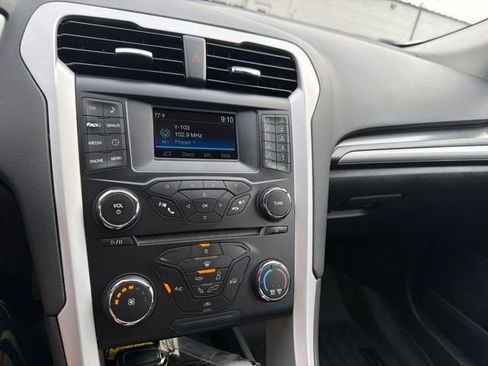 Used 2014 Ford Fusion SE FWD image 12