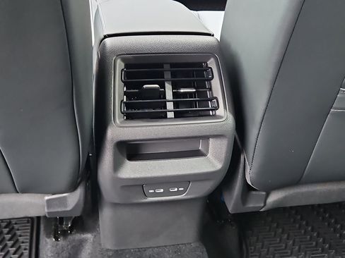 New 2026 Volkswagen Tiguan SE R-Line image 23