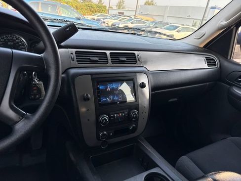 Used 2009 Chevrolet Tahoe 4WD w/ Skid Plate Package image 22