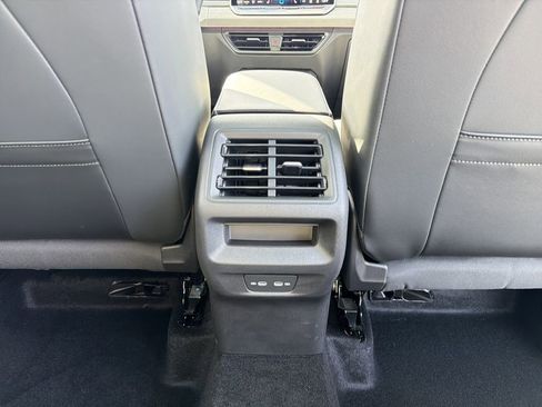 New 2026 Volkswagen Tiguan SE R-Line FWD image 23