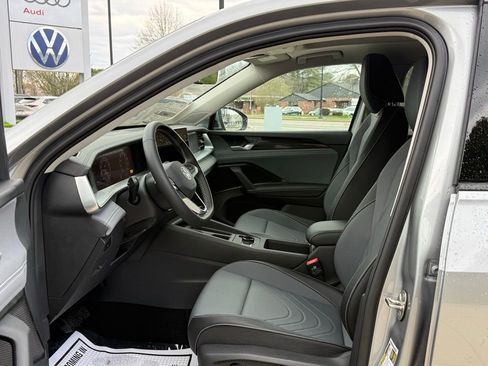 New 2026 Volkswagen Tiguan SE AWD/4WD image 27