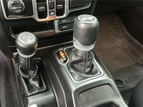 Used 2024 Jeep Wrangler High Altitude image 18