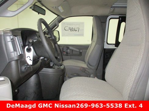 New 2025 GMC Savana 3500 image 15