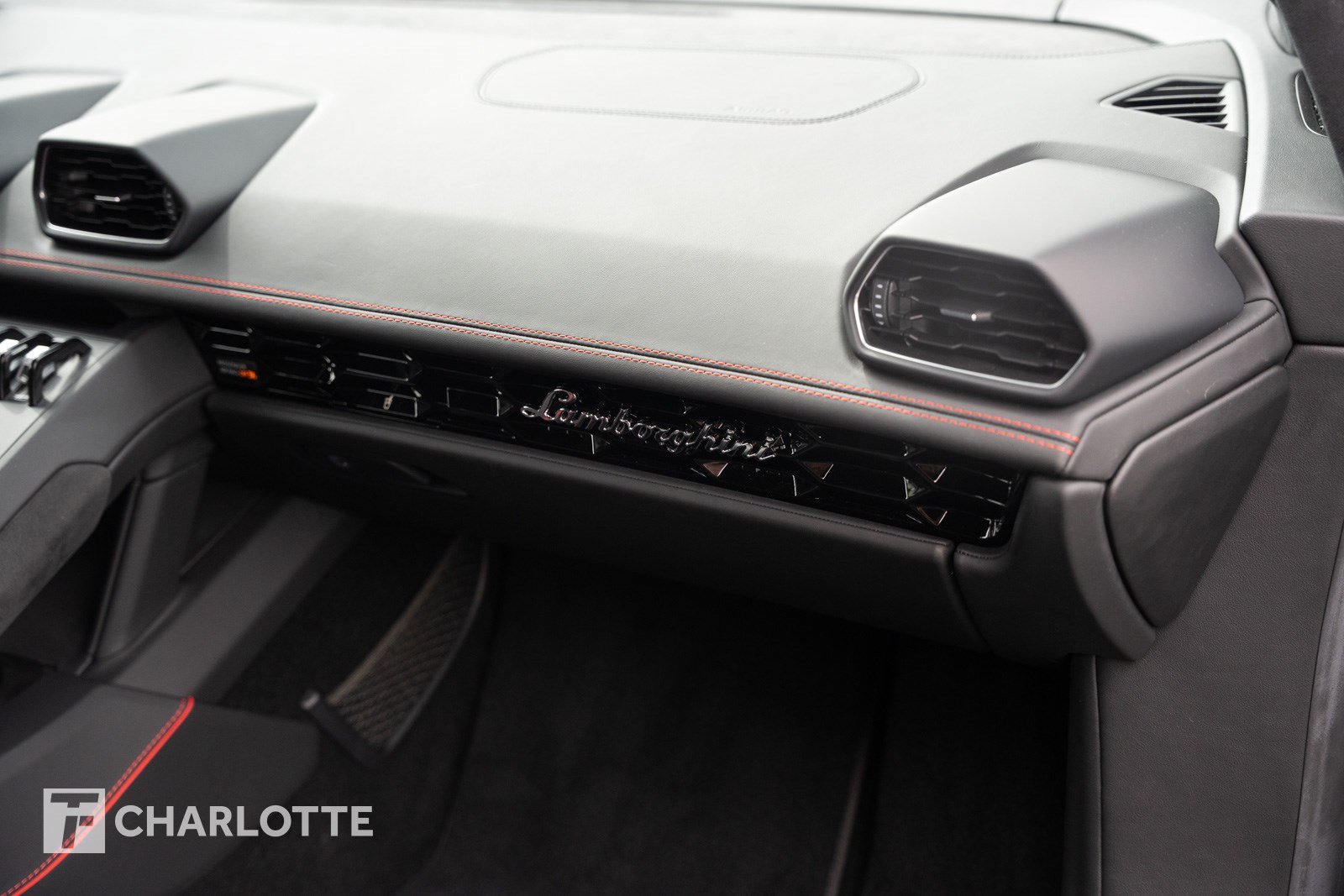 Used 2020 Lamborghini Huracan EVO RWD image 38