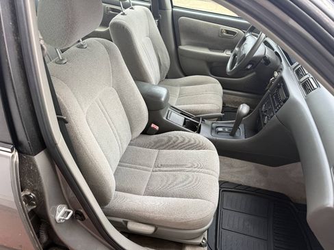Used 2001 Toyota Camry LE FWD image 9