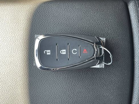 Used 2025 Chevrolet Trax RS w/ Driver Confidence Package FWD image 40
