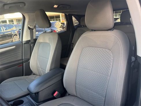 Used 2022 Ford Escape SE w/ SE Sport Appearance Package image 21