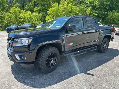 Used 2017 Chevrolet Colorado Z71 w/ Z71 Midnight Edition AWD/4WD image 1