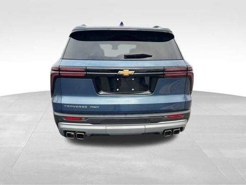 Used 2025 Chevrolet Traverse LT image 6