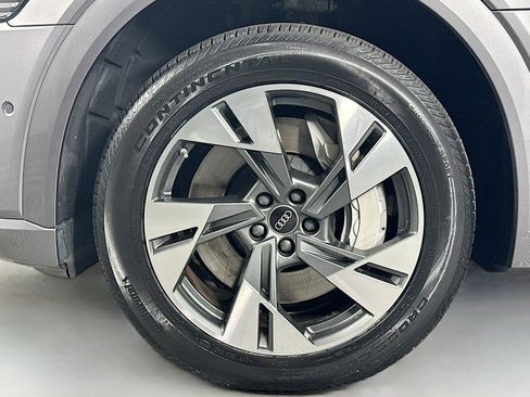 Used 2022 Audi e-tron Premium w/ Convenience Plus Package image 12