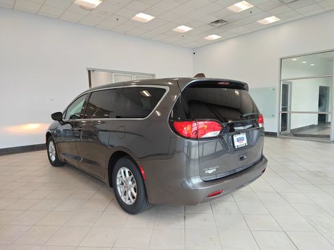 Used 2023 Chrysler Voyager LX FWD image 5