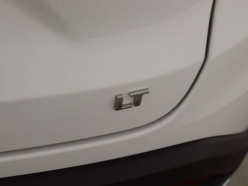 Used 2025 Chevrolet Trax LT FWD image 40