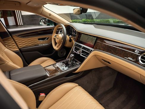 Used 2023 Bentley Flying Spur W12 image 2