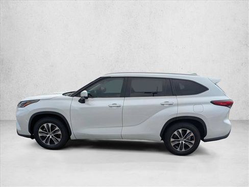 Used 2023 Toyota Highlander XLE FWD image 8