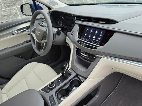 New 2025 Cadillac XT5 Premium Luxury image 17