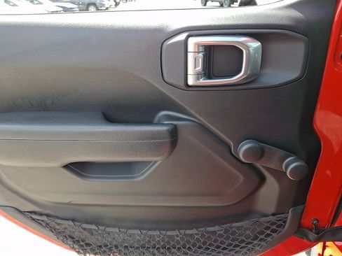 Certified 2022 Jeep Wrangler Sport AWD/4WD image 12